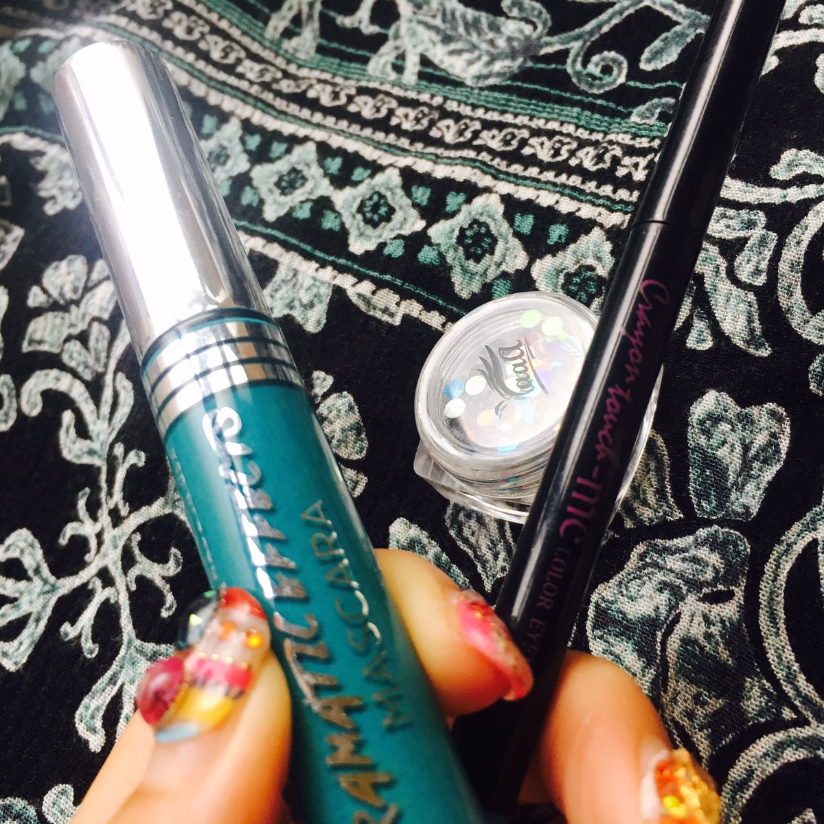k0tteri's tweet photo. #makeup #COSMETICS #eyeshadow #colormascara #カラーマスカラ #colormakeup #カラーメイク #夏メイク #summermakeup #hologram #ホログラムメイク #キラキラメイク 💋💋💋
#今日のメイク ♡ https://t.co/Sd7v0GyNmY