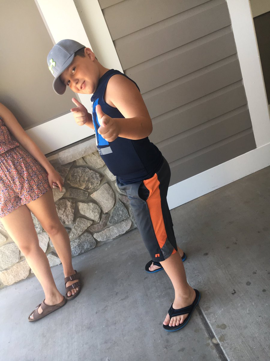 kherold99's tweet photo. Connor: "if anyone had to pick the hottest boy in school, I'd definitely be it." https://t.co/FIdVej3MQl