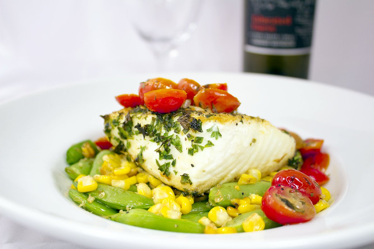 Bistro_39's tweet photo. Herb crusted #halibut over veggies in a tomato basil vinaigrette!

#DiningOutSD #ChefsRoll https://t.co/zZ4rnZCOta