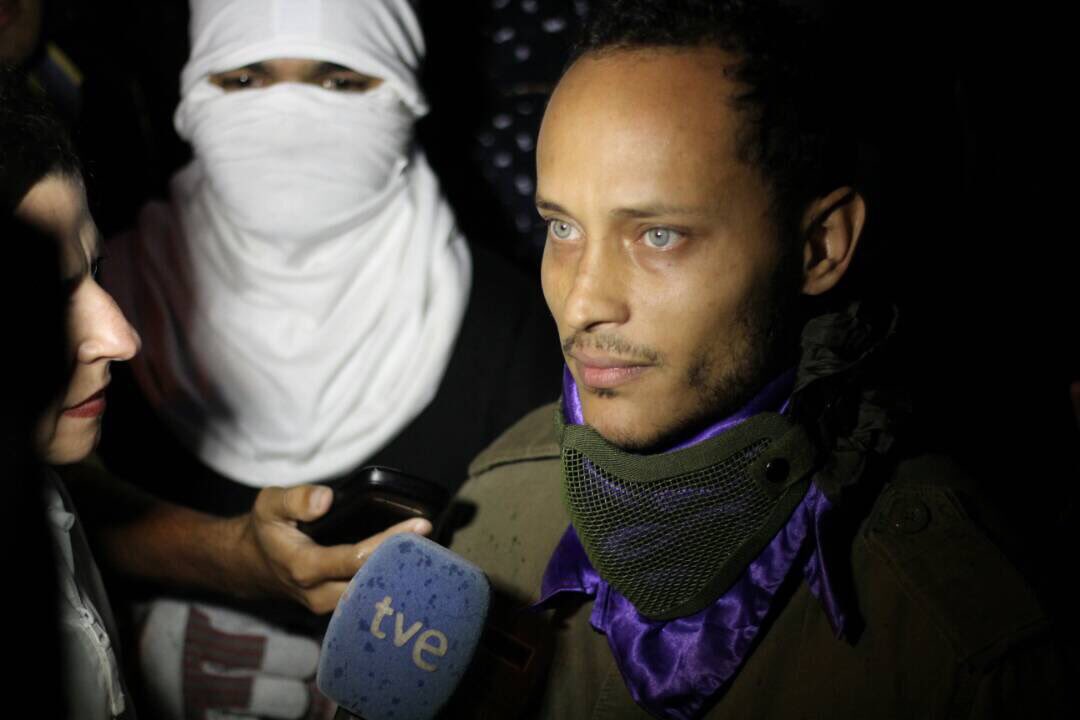 DolarToday's tweet image. ¡Lo prometió y cumplió! Óscar Pérez dice presente en protesta opositora (Videos) bit.ly/2ufkagH