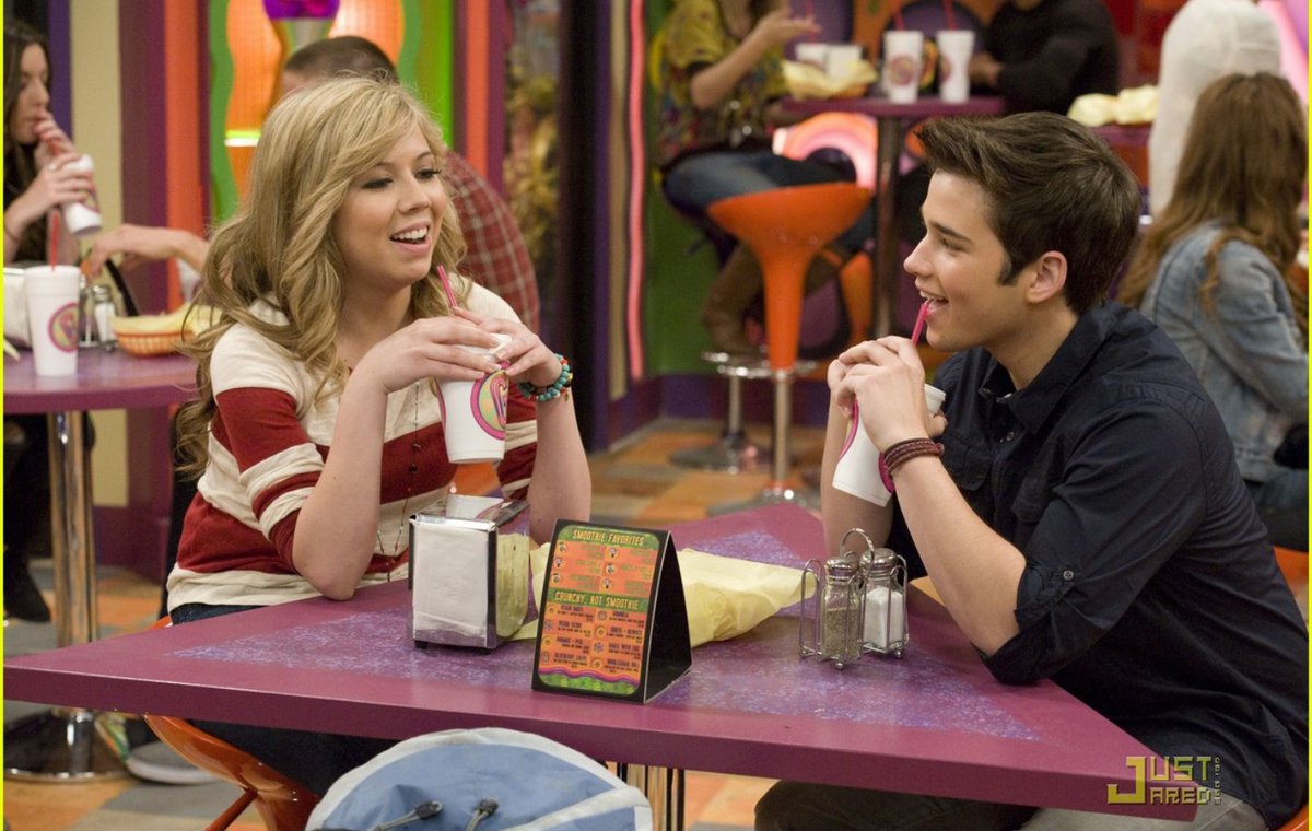 Let's all take a sec to acknowledge Nathan Kress (Freddie from iCarly) married a woman who looks exactly like Sam.
