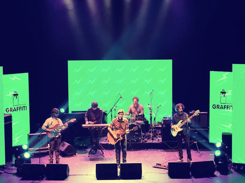 Felices! Ayer tocamos y además nos llevamos <a href="/PremiosGraffiti/">Premios Graffiti</a> a Mejor Video! Tremenda noche! Gracias a la organización y a Saico Films