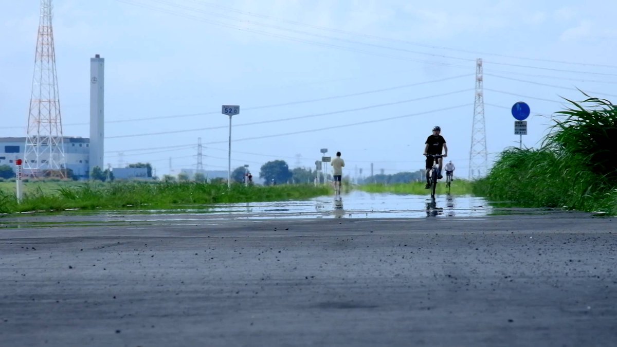 Kij46 逃げ水 陸上の蜃気楼 しんきろう の一種 草原などで遠くに水があるように見え 近づくとまたその先の方に遠のいて見える