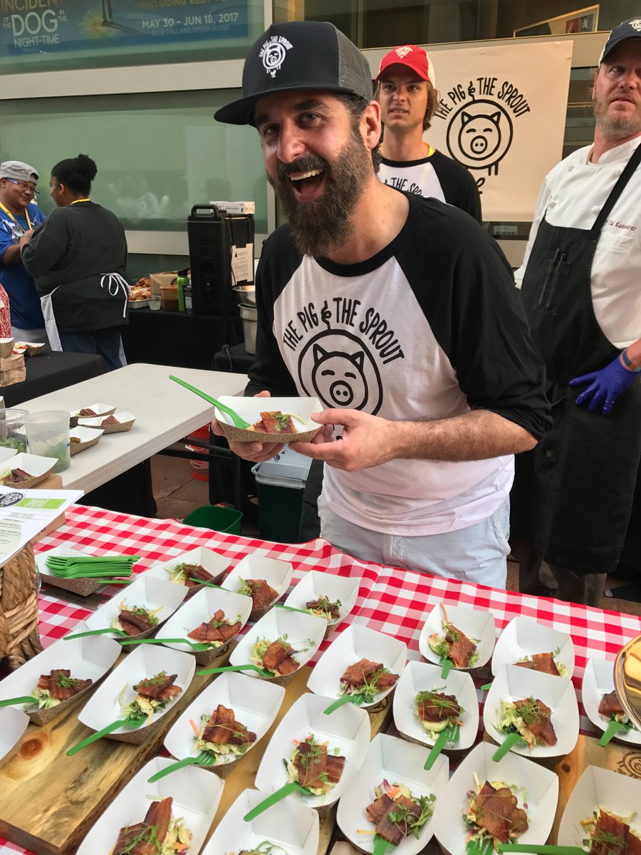 Edible_Feast's tweet photo. Tonite's Big Eat under Denver blue skies. @SlowFoodNation festival begins! Edible Communites proud sponsor.  https://t.co/bkmZhlbRBP https://t.co/JzWxbV5bDC