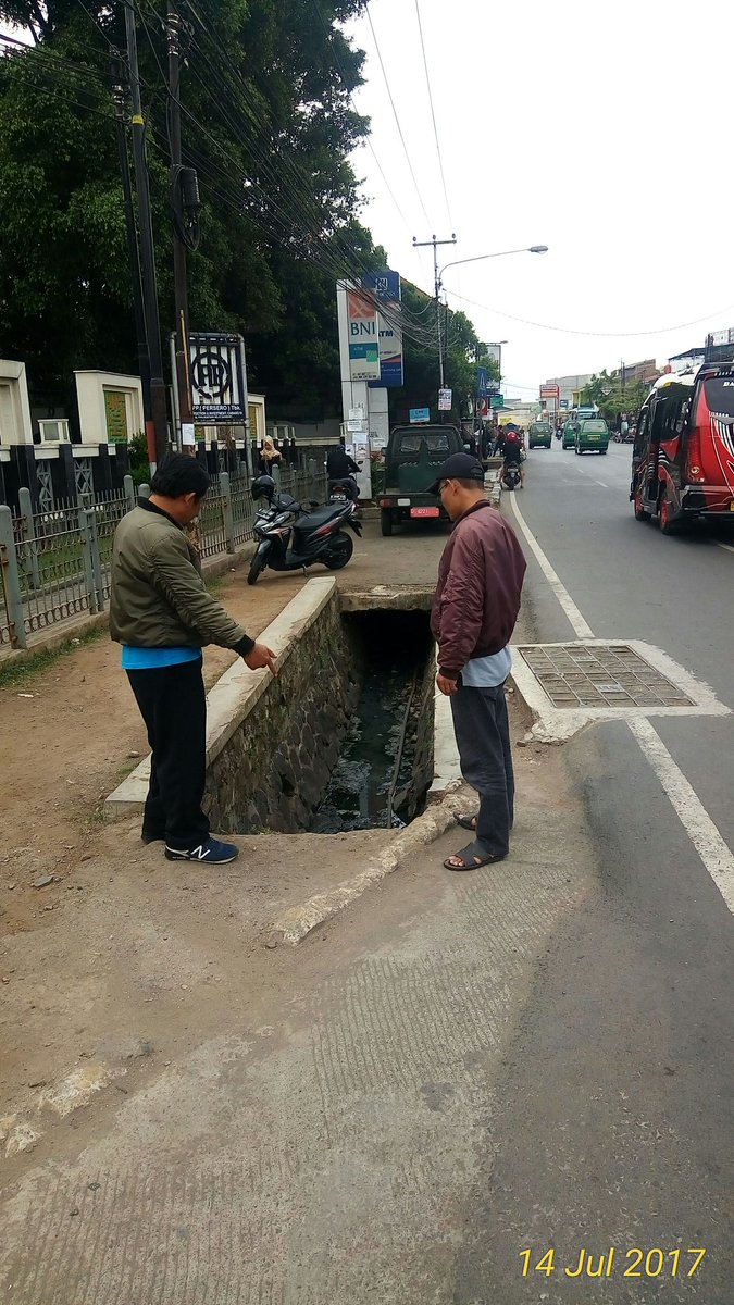 <a href="/ridwankamil/">Ridwan Kamil</a> @DPUKotaBandung untuk di beri pengaman .sering terjadi kecelakaan. Terutama pada malam hari.depan UIN