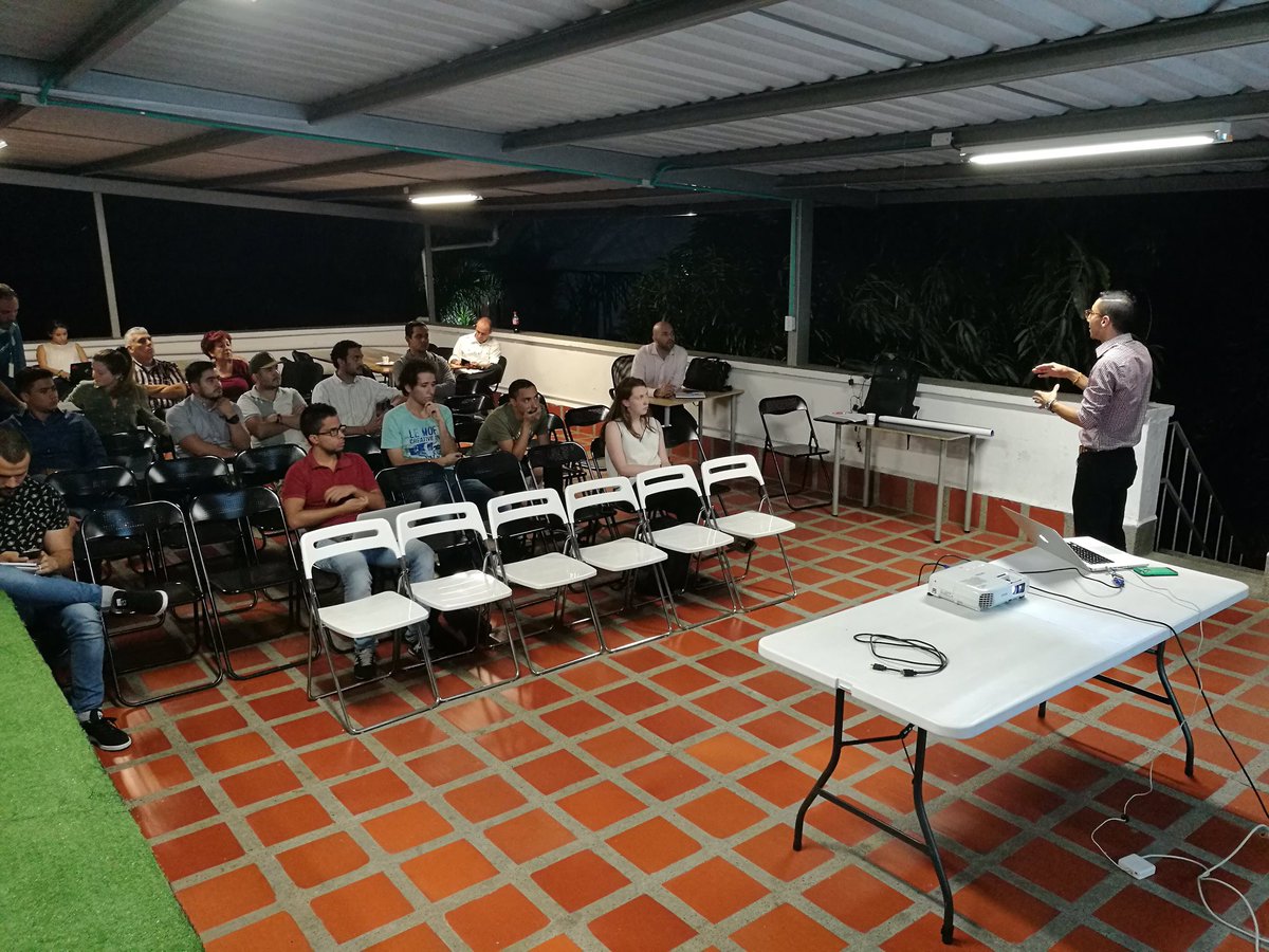 Seguimos compartiendo conocimiento! Edgard Duque charla con emprendedores programa de Descubrimiento de Negocios <a href="/appsco/">APPS.CO</a> en @TheAtomHouse