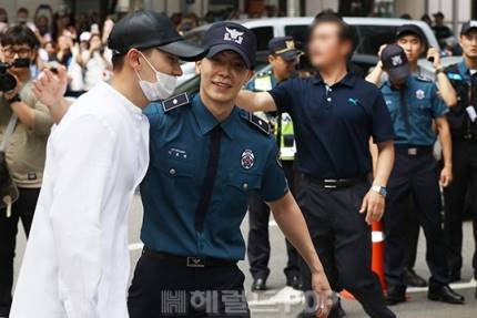 theseoulstory's tweet photo. Congratulations to Super Junior Donghae for completing your service! 🎉👍 #WelcomeBackDonghae https://t.co/oxeUHeK06y
