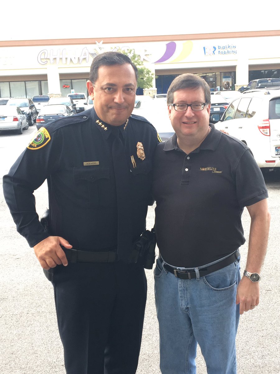 NorthlineMall's tweet photo. Thanks to Chief @ArtAcevedo for visiting with the patrons of Northline Commons this afternoon. And thanks to all HPD for keeping us safe! https://t.co/ZRIRSw7xcy