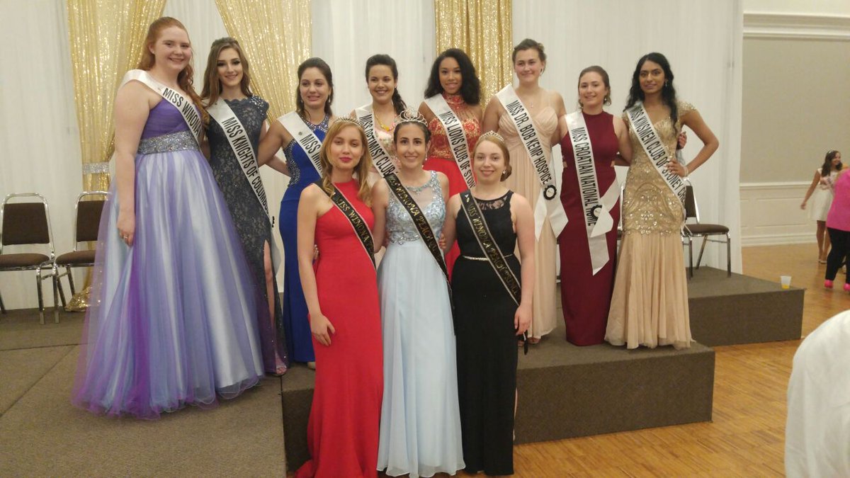 WinonaPeachFest's tweet photo. While our judges to make a very tough decision, here is a photo of our 2016 royaly with our 2017 contestants! 👑 #PeachFest #HamOnt https://t.co/AqUJFLLfri