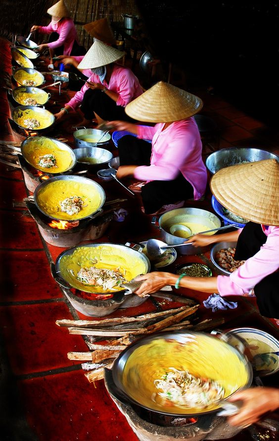 EmporiumHanoi's tweet photo. The best #streetfood in the world #Vietnam https://t.co/ZMRpvyB04r #streetphotography #TravelPhotoWeek #travelphotography #travelblogger https://t.co/HQaBlD81rk