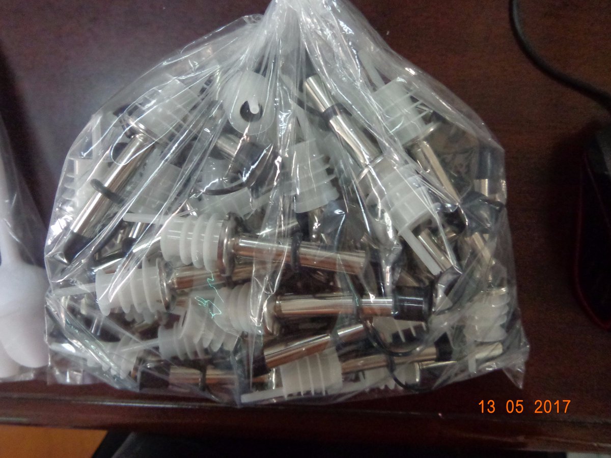 Roymiracles's tweet image. send both items samples to customer - bottle pourer &amp;amp; drizzling scoop😄😄🍴