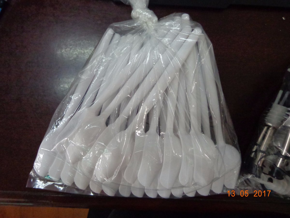 Roymiracles's tweet image. send both items samples to customer - bottle pourer &amp;amp; drizzling scoop😄😄🍴