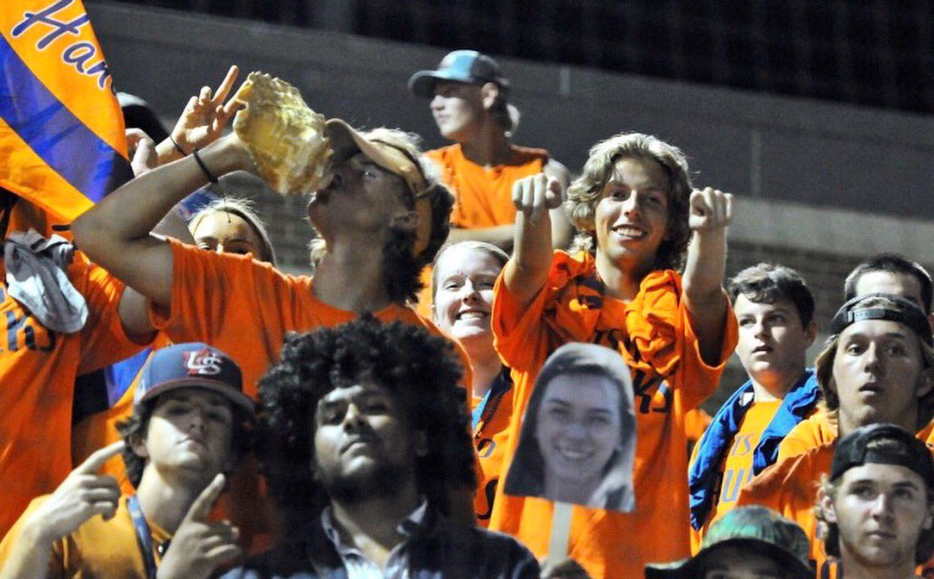 tracchantheman's tweet photo. #tb to one of the most legendary pics in HHS history #L17 #hailhanahan https://t.co/uGmbtFLBjg