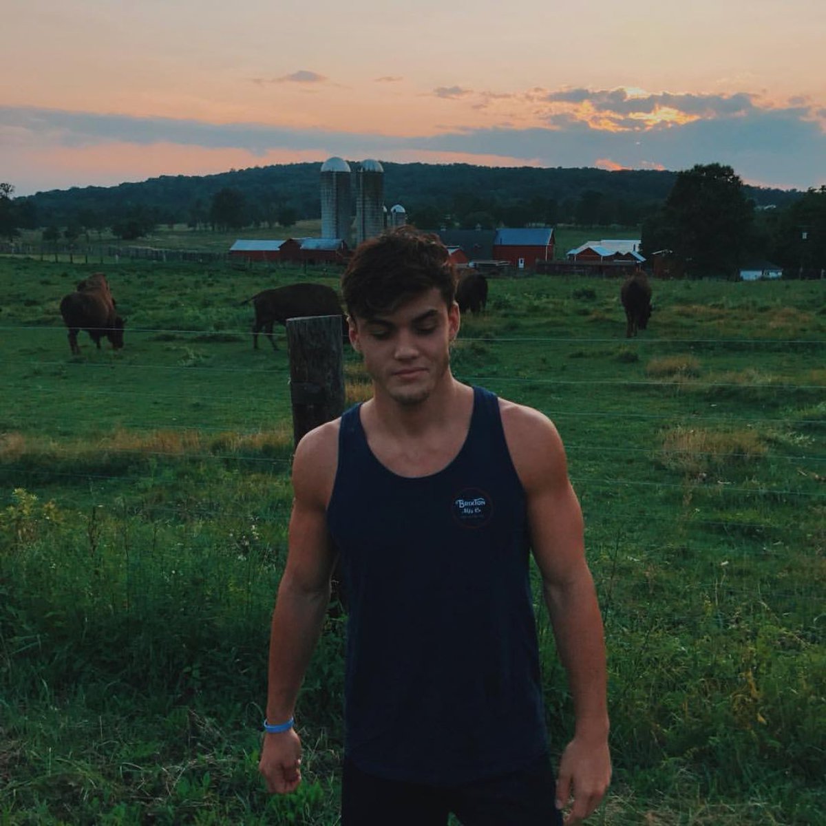 graydtoo's tweet image. Summer sunsets in jers 💛