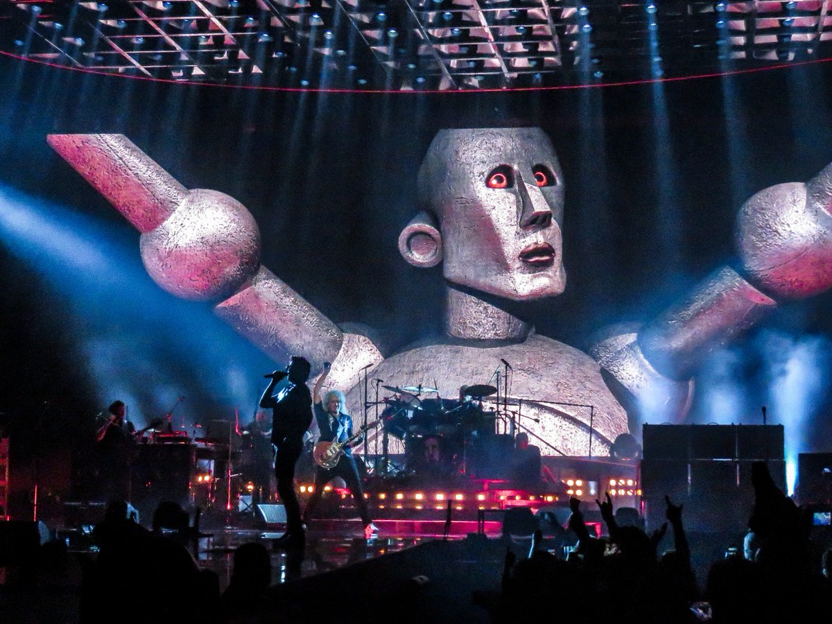 Band #Queen #NewsOfTheWorld #Robot #Adamlambert #BrianMay #RogerTaylor #KansasCity 7-9-17 <a href="/adamlambert/">ADAM LAMBERT</a> <a href="/DrBrianMay/">Dr. Brian May</a> <a href="/OfficialRMT/">Roger Taylor</a> <a href="/devenlane/">Adam Lambert Media</a>