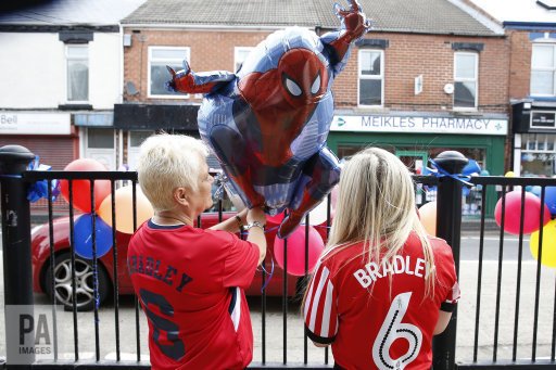 jenrelyspeaking's tweet image. This is what&apos;s happening as a result of mum Gemma saying all are welcome at #BradleyLowery&apos;s funeral. #CancerHasNoColours