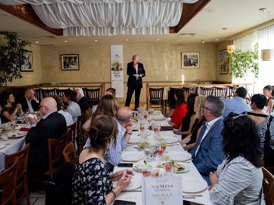 UWCSamos's tweet photo. Masterclass for Samos wine held on 27/6/17 – Elounda restaurant, Montreal, Canada…by sommelier Nick Hamilton…co-financed by EU and Greece https://t.co/cE8jVgi17a