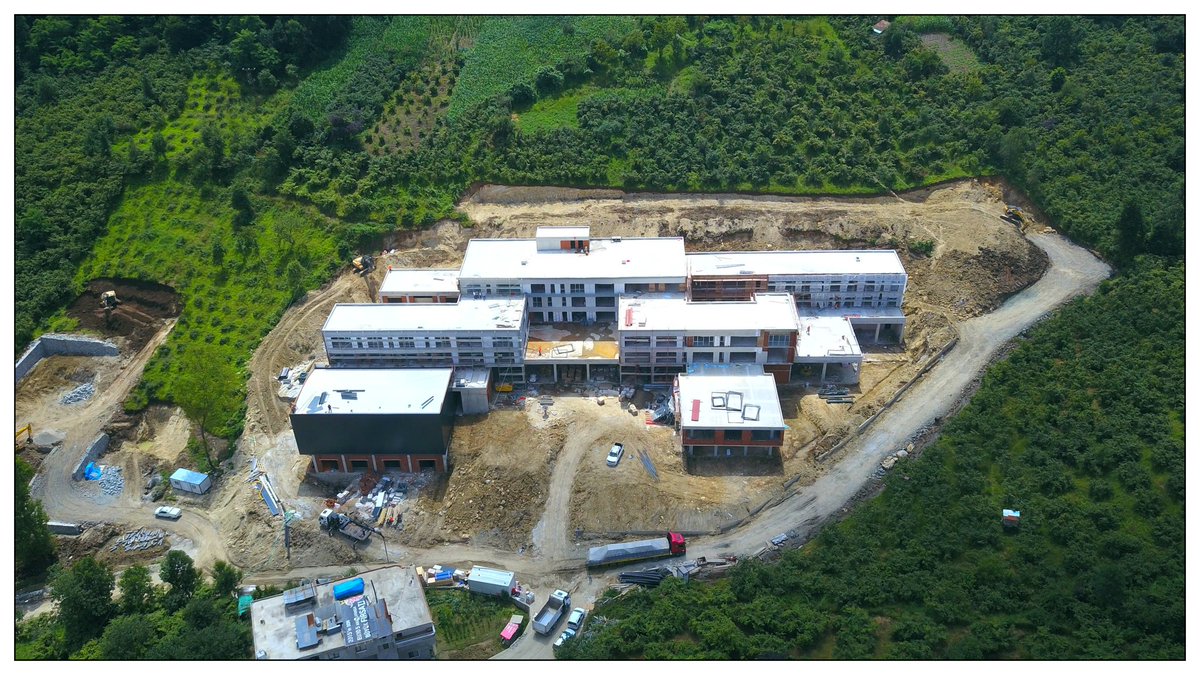 <a href="/ozgeeasln/">Özge ASLAN</a> hocamız drone ile Trabzon Bahçeşehir okulumuzu görüntüledi.
Muhteşem bir okul; müthiş bir lokasyon. Öğrencileri çok şanslı.