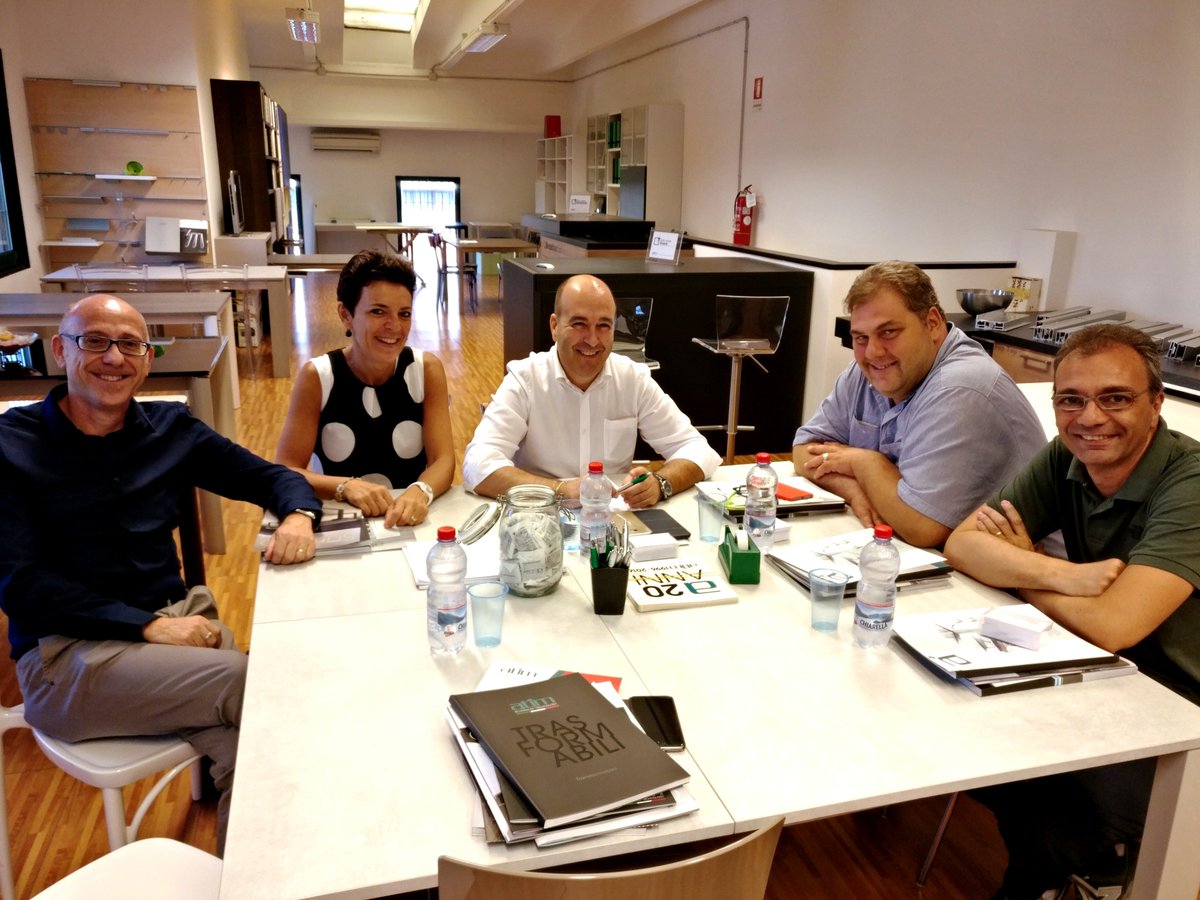 AtimSpa's tweet photo. #Corsodiformazione per i nostri nuovi #agenti! #atimspa #inostriprodotti #preparazione #sempreaggiornati https://t.co/O6wNfePz1i