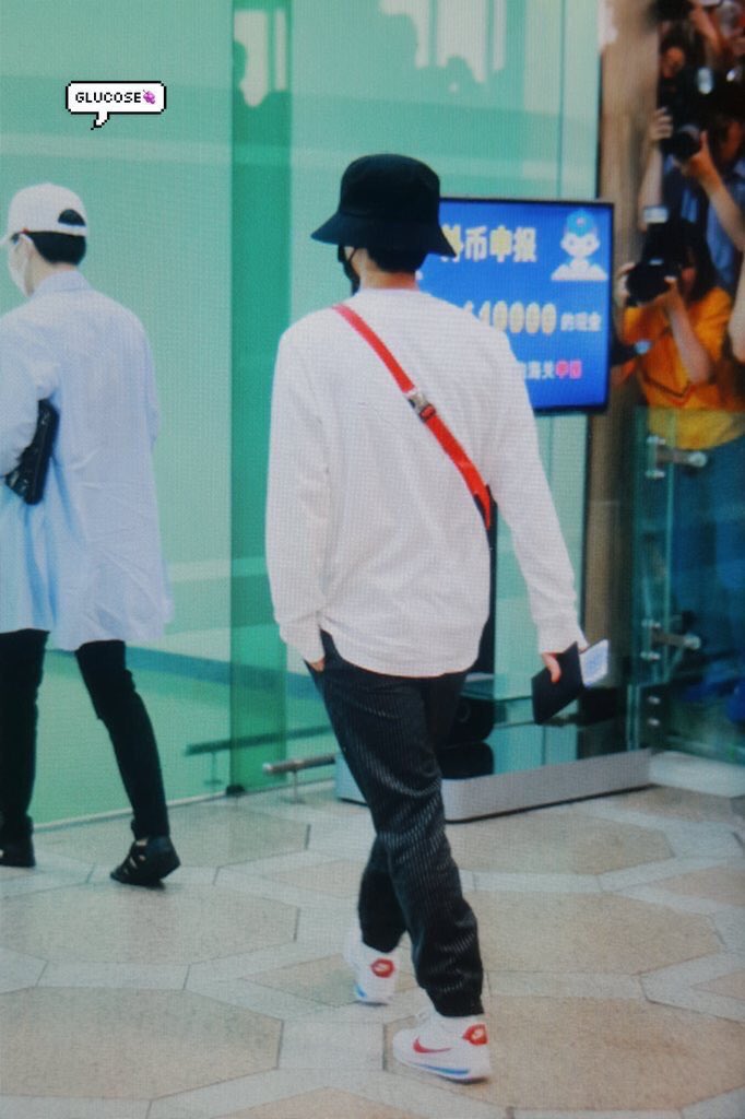 EXOstyle on Twitter &quot;170714 EXO BAEKHYUN Airport SNEAKERS