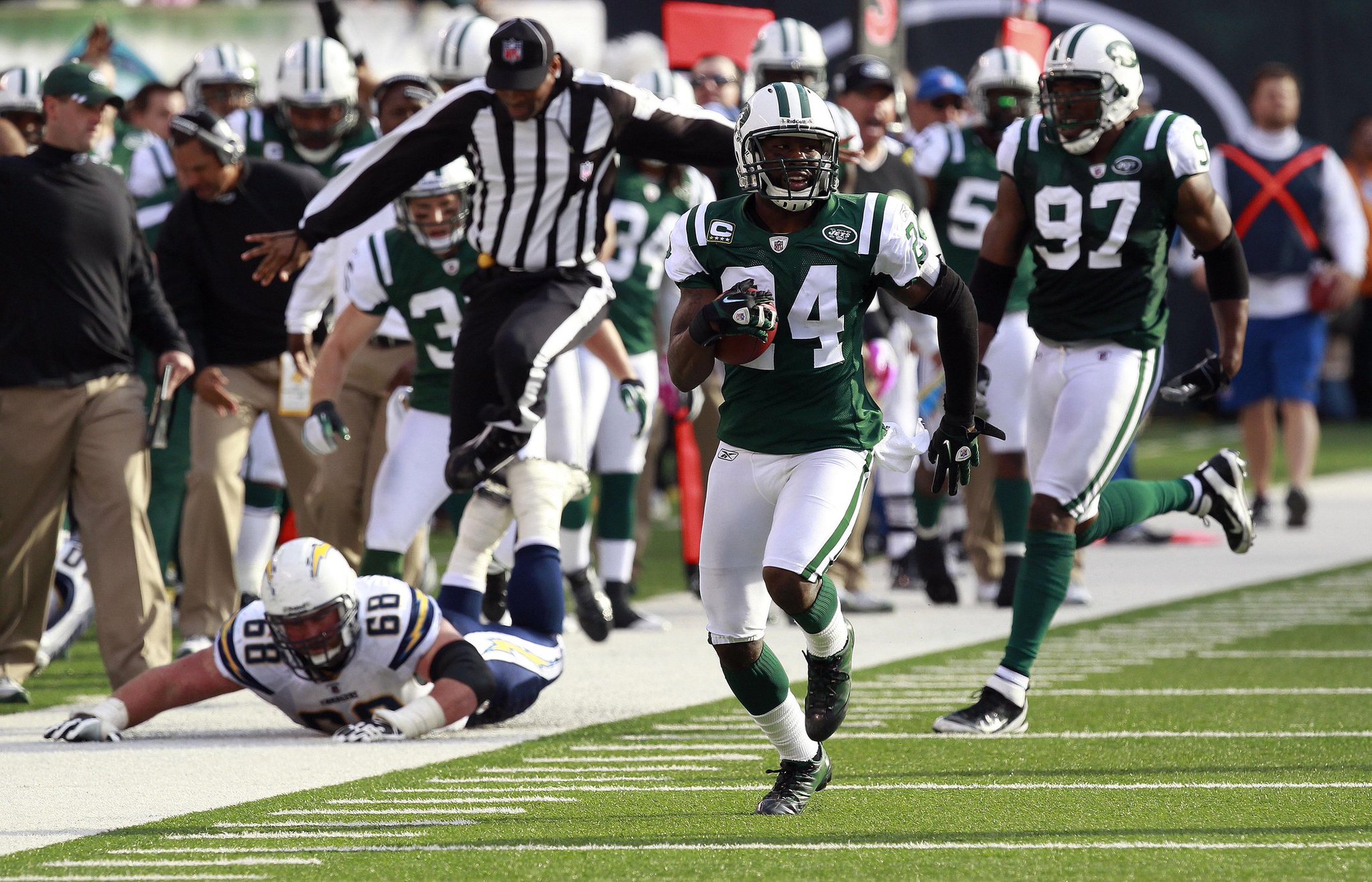 Happy Birthday to Darrelle Revis who turns 31 today! 