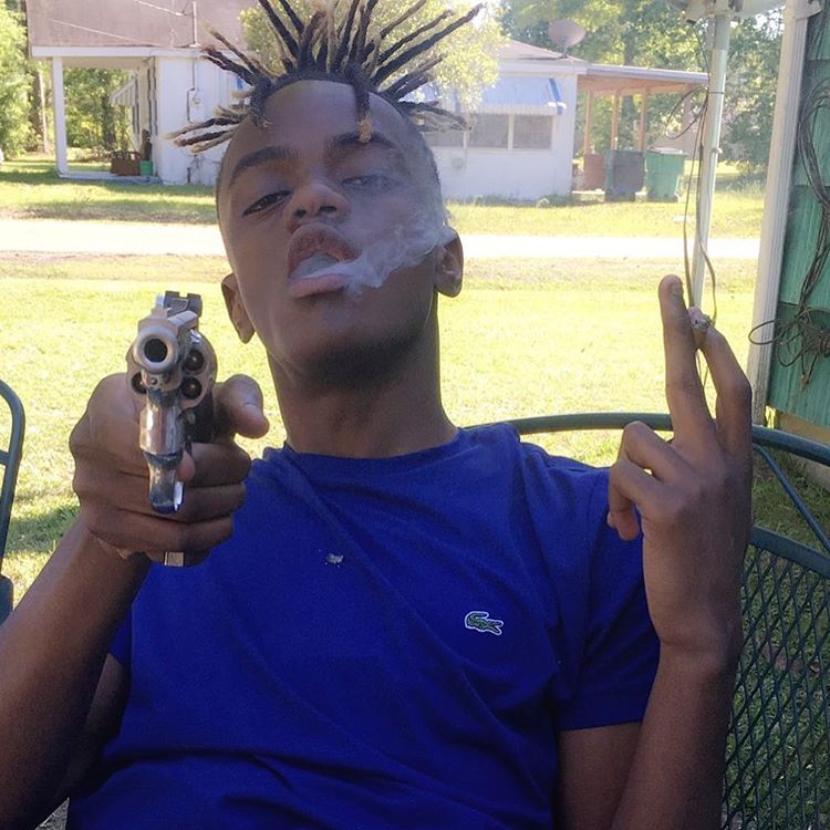 JayDaYoungan___'s tweet photo. I keep it on me cus they plotting daily #RipLilPhat https://t.co/pwvmZJ5J4n