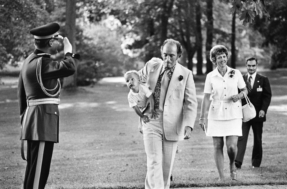 Nireremlap's tweet photo. He knew the way because he'd been there before. #CanadianCool https://t.co/MCrfNWyPTF