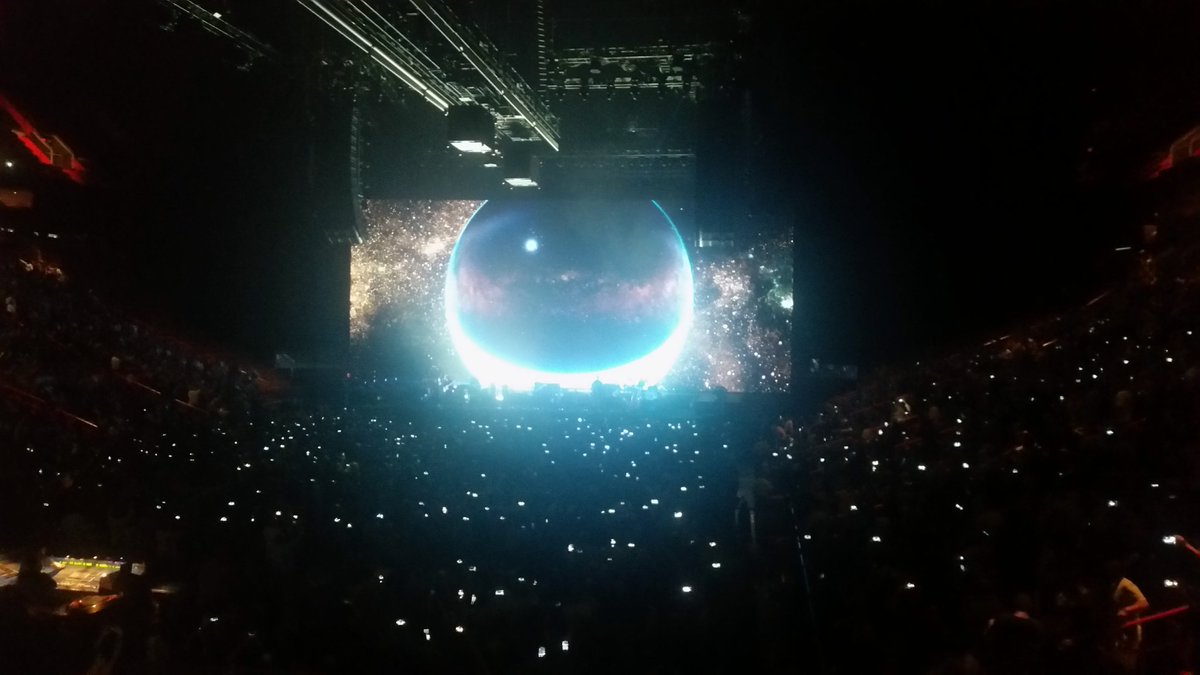 Haven_CS's tweet photo. I just got back from a @pinkfloyd concert and damn, they played one hell of a show! Thanks to the bro, @olofy_son, for a great night 😊 https://t.co/OpElMVTfSh