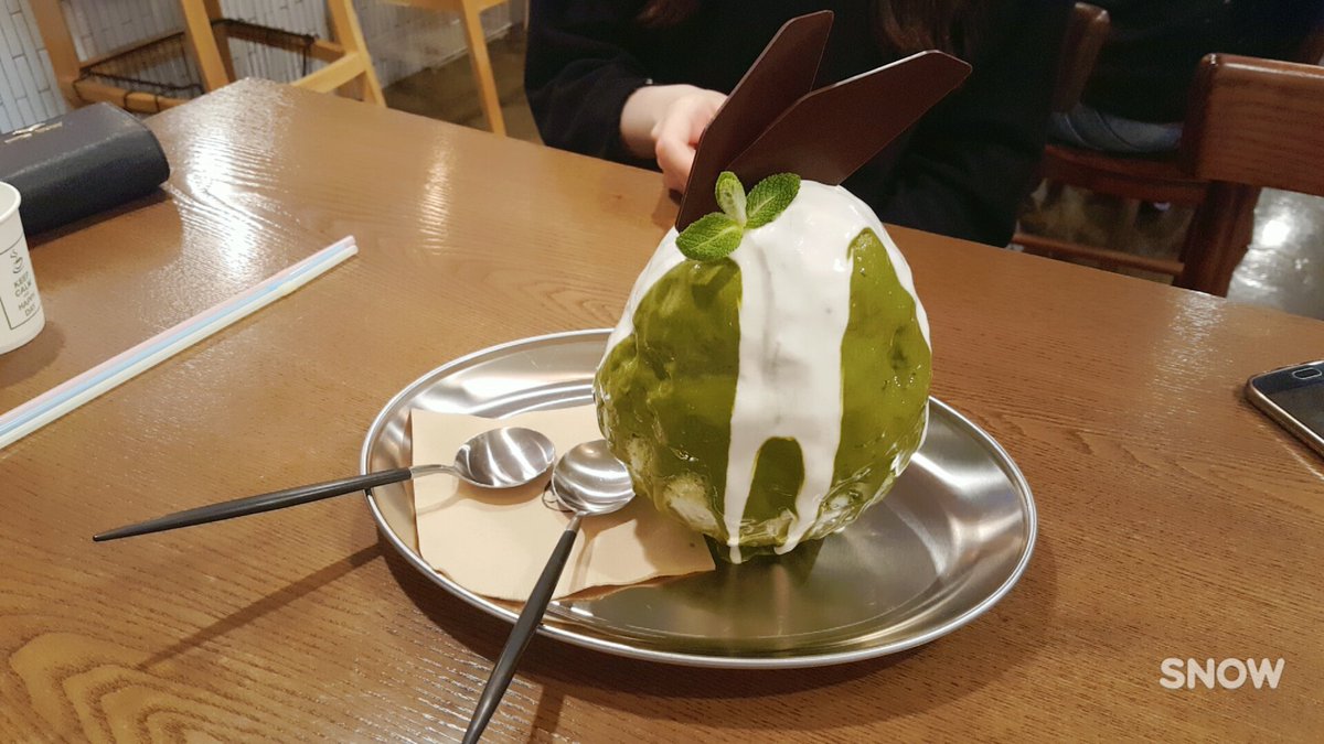 🍨빙수 탐방 2회차🍨😄🍀💕

도쿄 빙수 - 말차빙수

가게 내부가 마치 일본빙수가게에 온 듯한 느낌입니당+_+ 맛있는 빙수 냠냠😃
말차 이외에도 토마토,팥 등등 있습니다😚
건대역에서 약 7분거리에 있어욤🙄
셀카찍기에도 분위기랑 조명이 예뻐서 베리굳💖