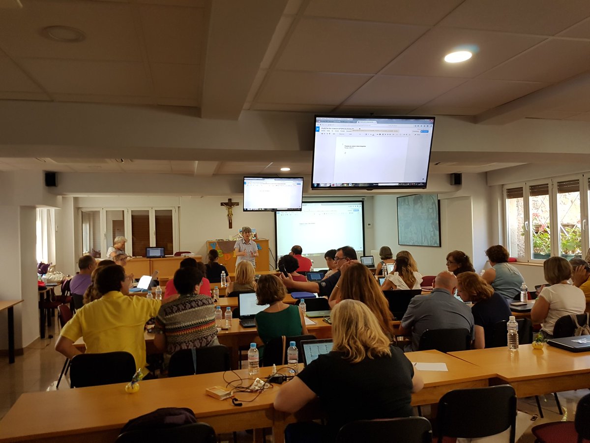 vedrunalapalma's tweet photo. Jornadas de equipos directivos. Compartimos reflexiones, prácticas educativas que mejoren la escuela #Vedruna #somosvedruna https://t.co/Ma0KfFEnGV