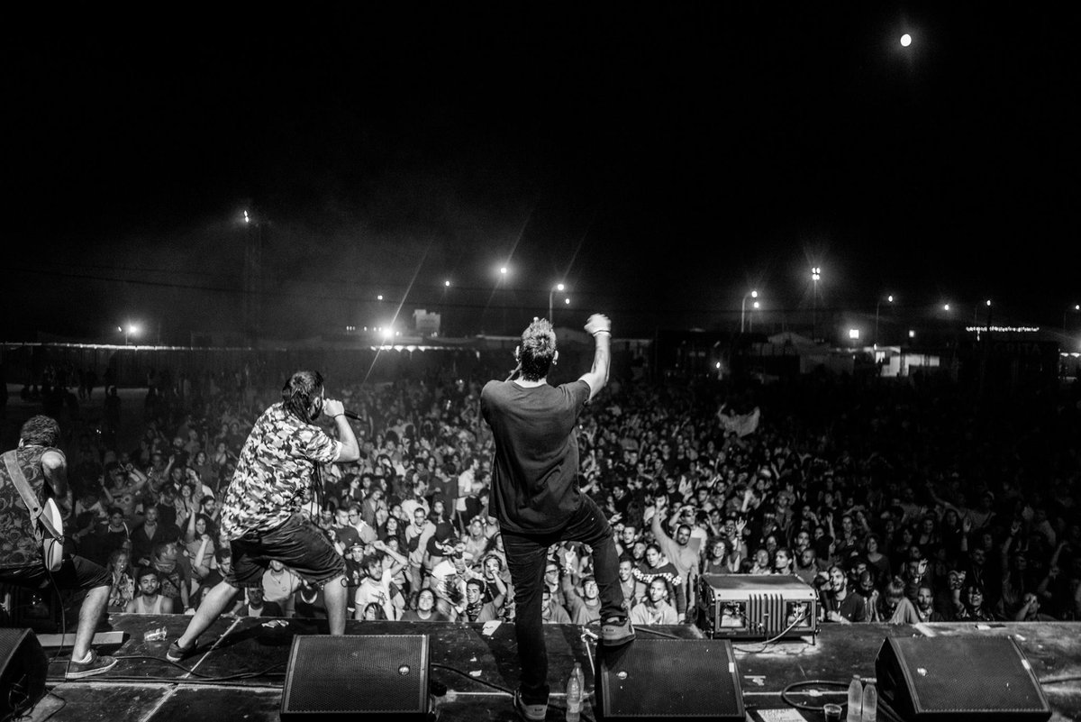 Esta nit, @FunkiwiS estaran a la Nit de Rock de Picanya. 🔥 Nosaltres ja estem preparats per donar la benvinguda al divendres!🤘/📸 @FunkiwiS