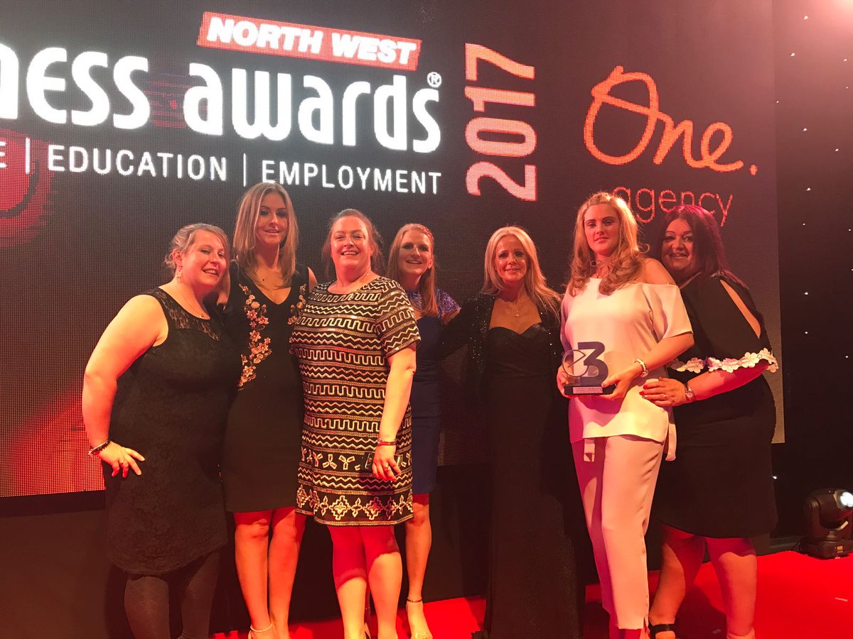 Legal4Landlords's tweet photo. How are the heads today? #E3Awards17 
Thanks again for a top night! 
We're over the moon! https://t.co/uqlGphIXs7
