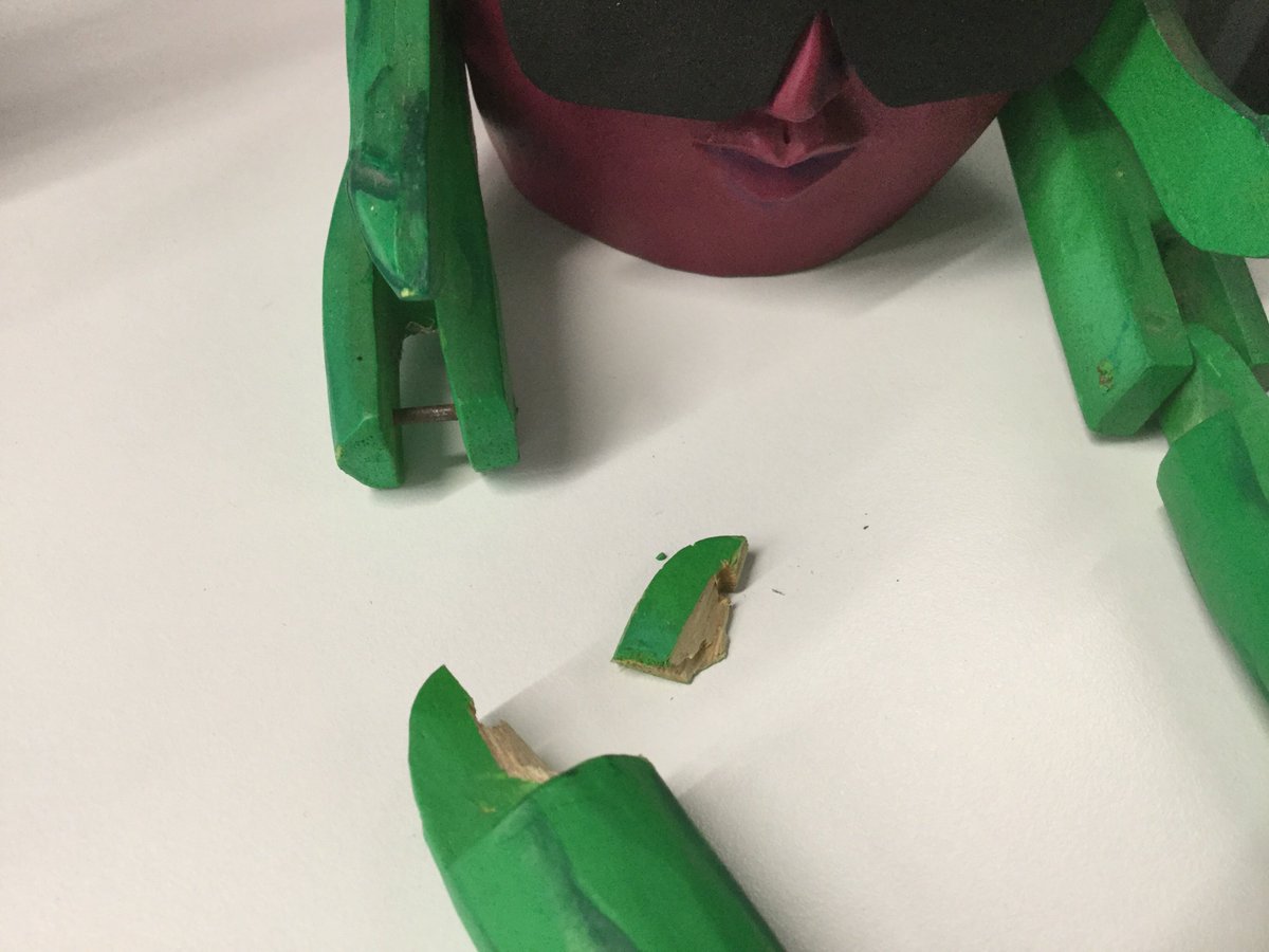 TheWatchfulBeet's tweet photo. THINGS GOT OUT OF HAND. EVERYTHING IS FINE. 👌I COULD NOT WALK ANYWAY. WILL PATCH UP WITH SUPERGLUE AT HOME LIKE A REAL BEET. #playlearn17 https://t.co/HVpZhPu4Vl