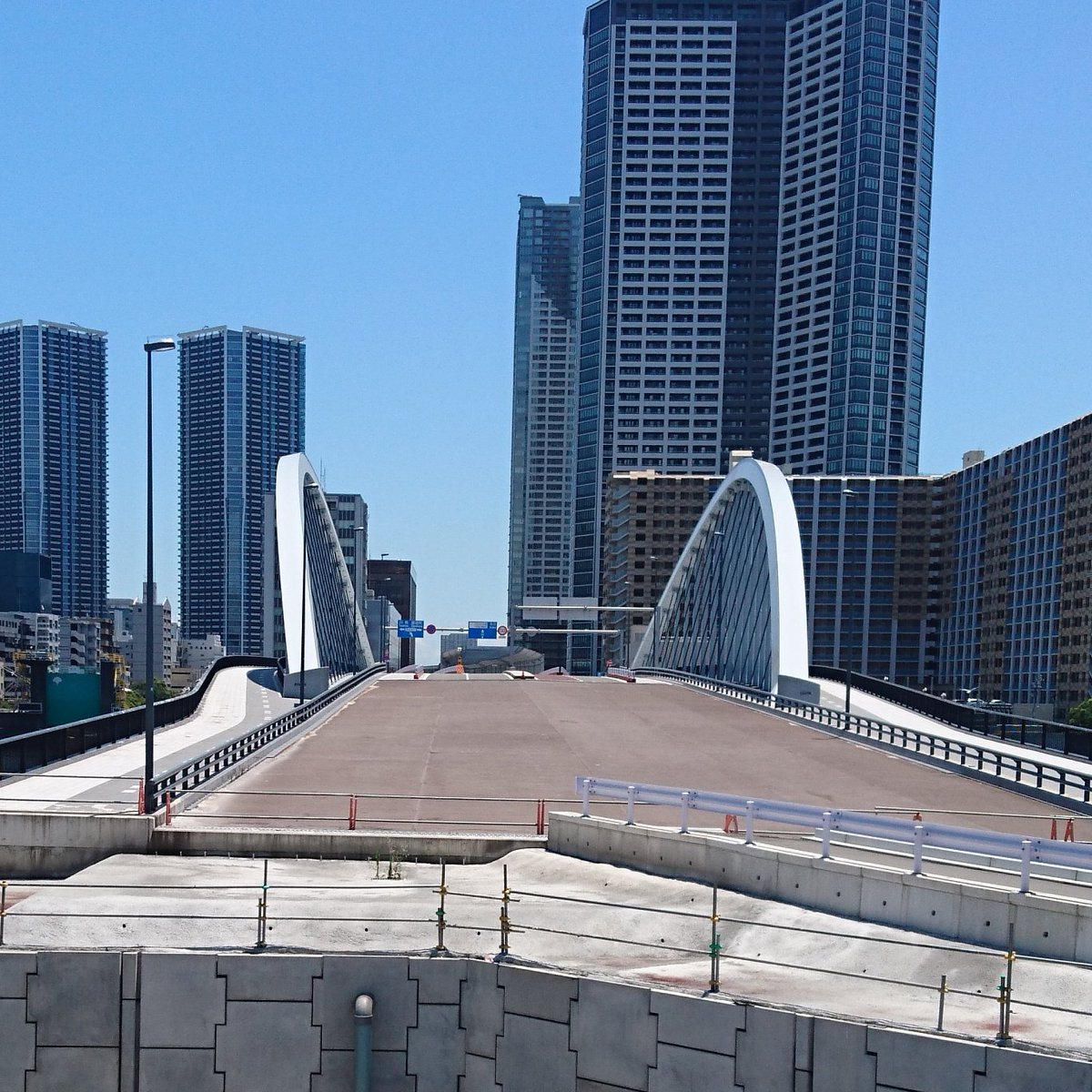 ট ইট র 生田よしかつ 築地大橋 そーです いまだに使われていない環状2号線ってやつです 築地市場の中から撮った写真です もったいない