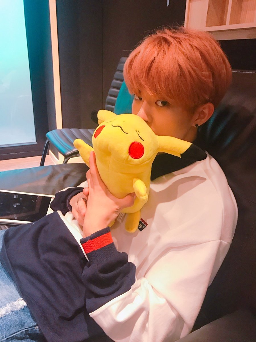 [#빅톤] 무더위에 지친 앨리스를 위해 기습 셀카 공개!

저 봉제 인형이 나였으면.jpg
#정수빈 #수빈 #SuBin

#VICTON #녹음실 #전생에나라를지킨피카츄 #사실인형아닐지도 #인형과영혼바꾸는법아시는분? #피카츄영혼교환구해요