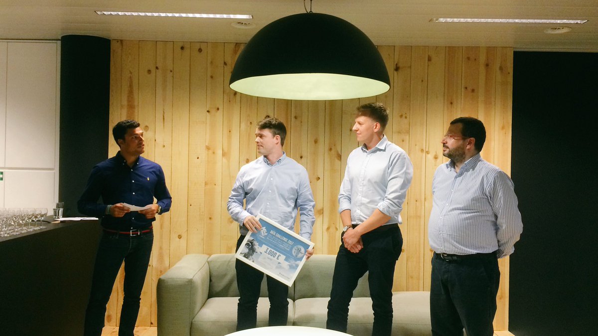 #datachallenge ceremony at @mecbelgium congrats to <a href="/UniofOxford/">University of Oxford</a> and <a href="/ucl/">UCL</a> for their strong algorithm participating to our innovation strategy