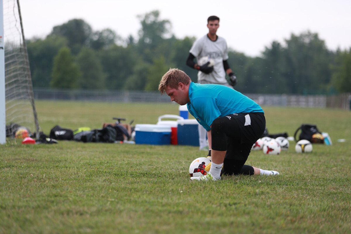 _ultimate_11's tweet photo. @j_routte getting extra work in this week with the new @PEGLIYL #614GK training top #614gk #x1athlete #blueside #gkunion https://t.co/FAetyCS0fI