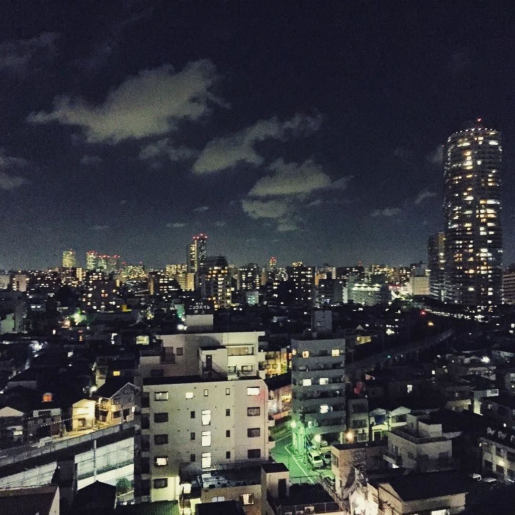 Tokyo le soir. Quelle belle ville. :-) ift.tt/2tmV0rZ