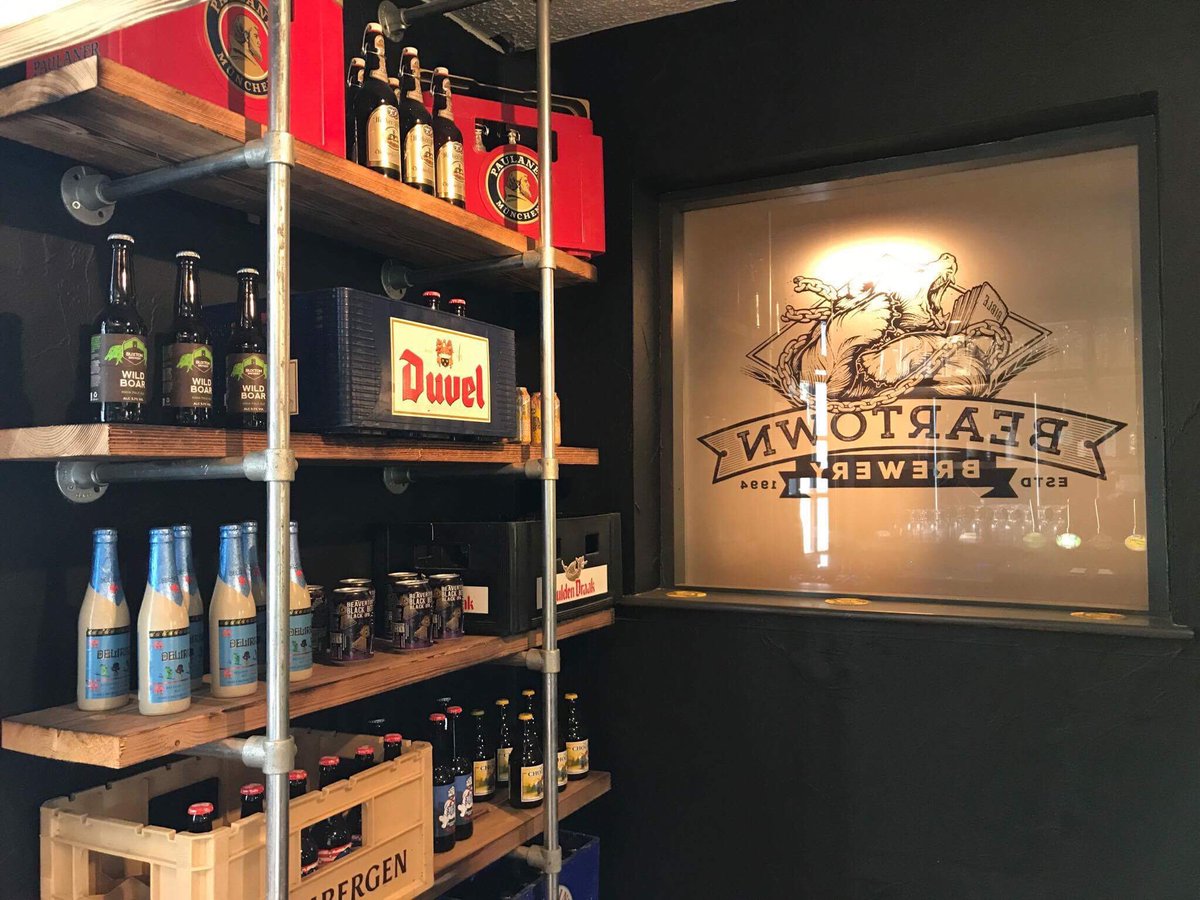 Join us tonight as Alex Jacobs performs a mix of eclectic acoustic classics from 8pm 🍺🎤🎸🎵🎶