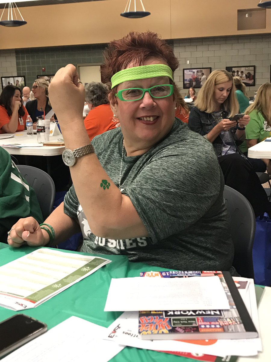 AudraOffutt's tweet photo. Fun day of learning with this spirited Husky teacher!  #evsc, #framingthefuture, #middleschoolsummit, #greatdaytobeahusky https://t.co/4bhZn94UY4