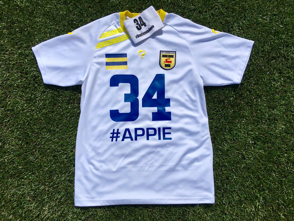 Als steunbetuiging aan Nouri en iedereen bij <a href="/AFCAjax/">AFC Ajax</a> speelt SC #Cambuur vanavond met deze inloopshirts en aanvoerdersband. #StayStrongAppie