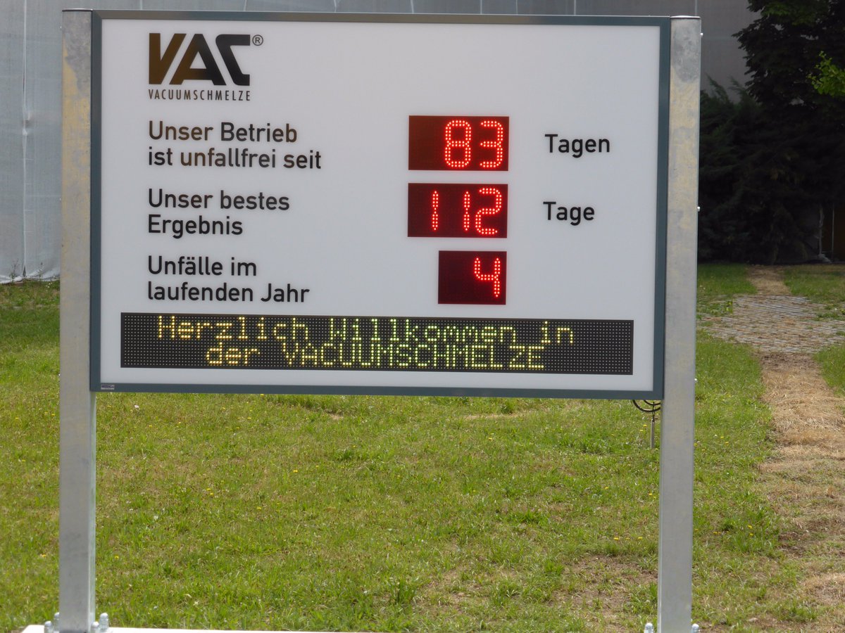 PinstripeW's tweet image. #LEDAnzeigen #Arbeitssicherheitsanzeigen #DigitalSignage pinstripe.de Tel.06181-911 222