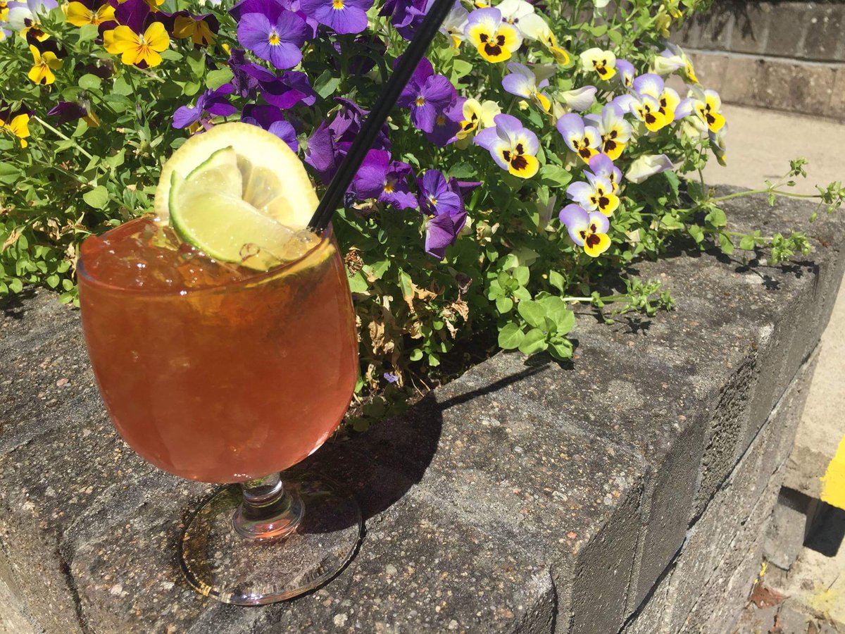 BelfastBoatClub's tweet photo. #Wimbledon finals weekend @BelfastBoatClub enjoy Pimms cocktails, cream scones and strawberries &amp; cream while watching! #pimmsoclock https://t.co/9Nfsn7vZZq