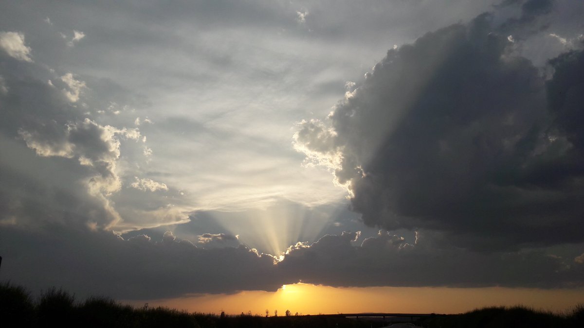 ¡Se despeja el nubarrón!! Tras amenazar sobre <a href="/AtleticoAstorga/">Atlético Astorga F.C.</a> <a href="/CyDLeonesa/">Cultural y Deportiva Leonesa</a> la madre d todas las tormentas <a href="/latormenta_/">La Tormenta Deportes</a> <a href="/GPSDay/">Bar GPS Day&Night</a> <a href="/TuitAstorga/">Astorga</a>