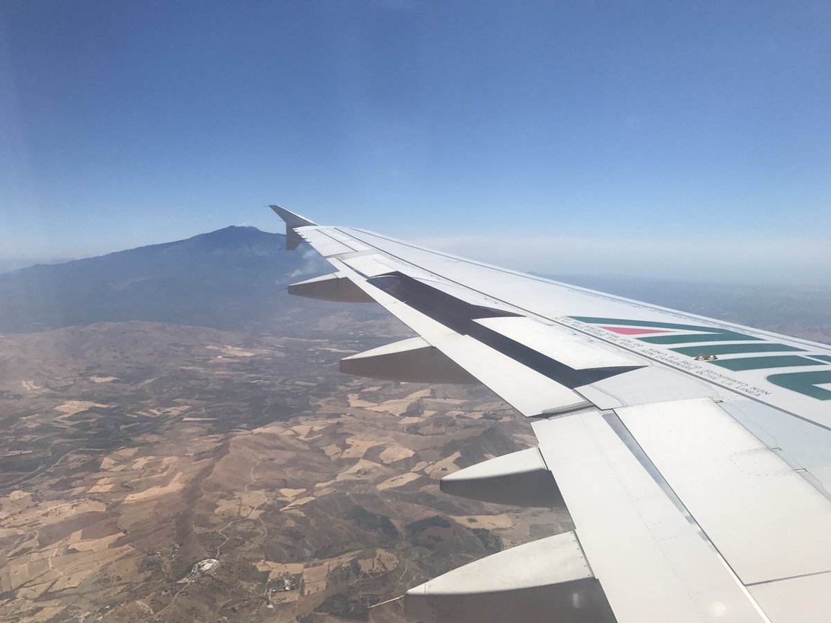 🛫 La nostra #Etna pochi istanti fa 😊 #CTAairport #Sicilia #summer