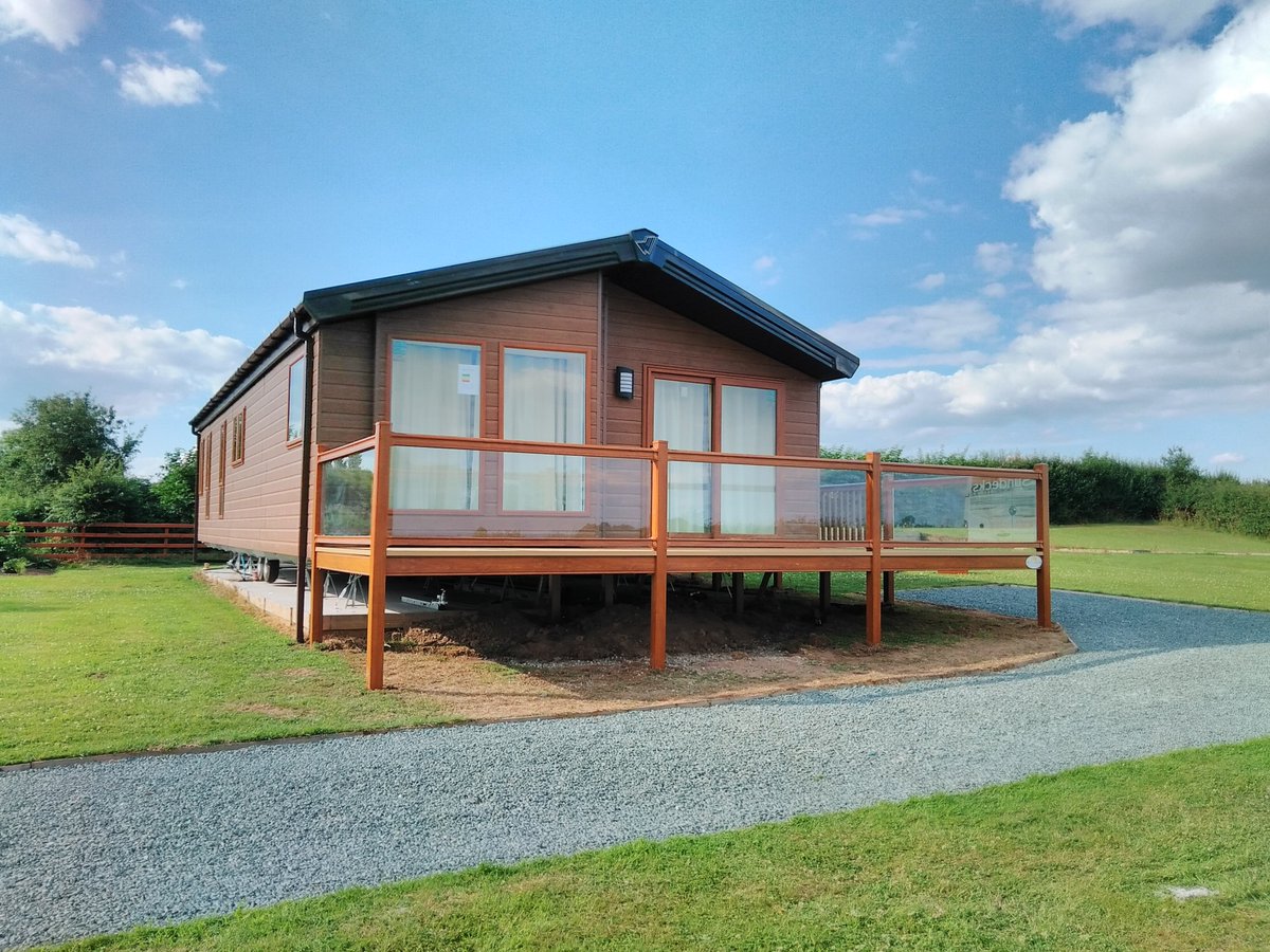 ABSundecksLtd's tweet photo. Classic addition to this @WillerbyHH Portland at #ThePatches. Giving the owner great entertaining space and views. https://t.co/Rr2Kb3vTLL