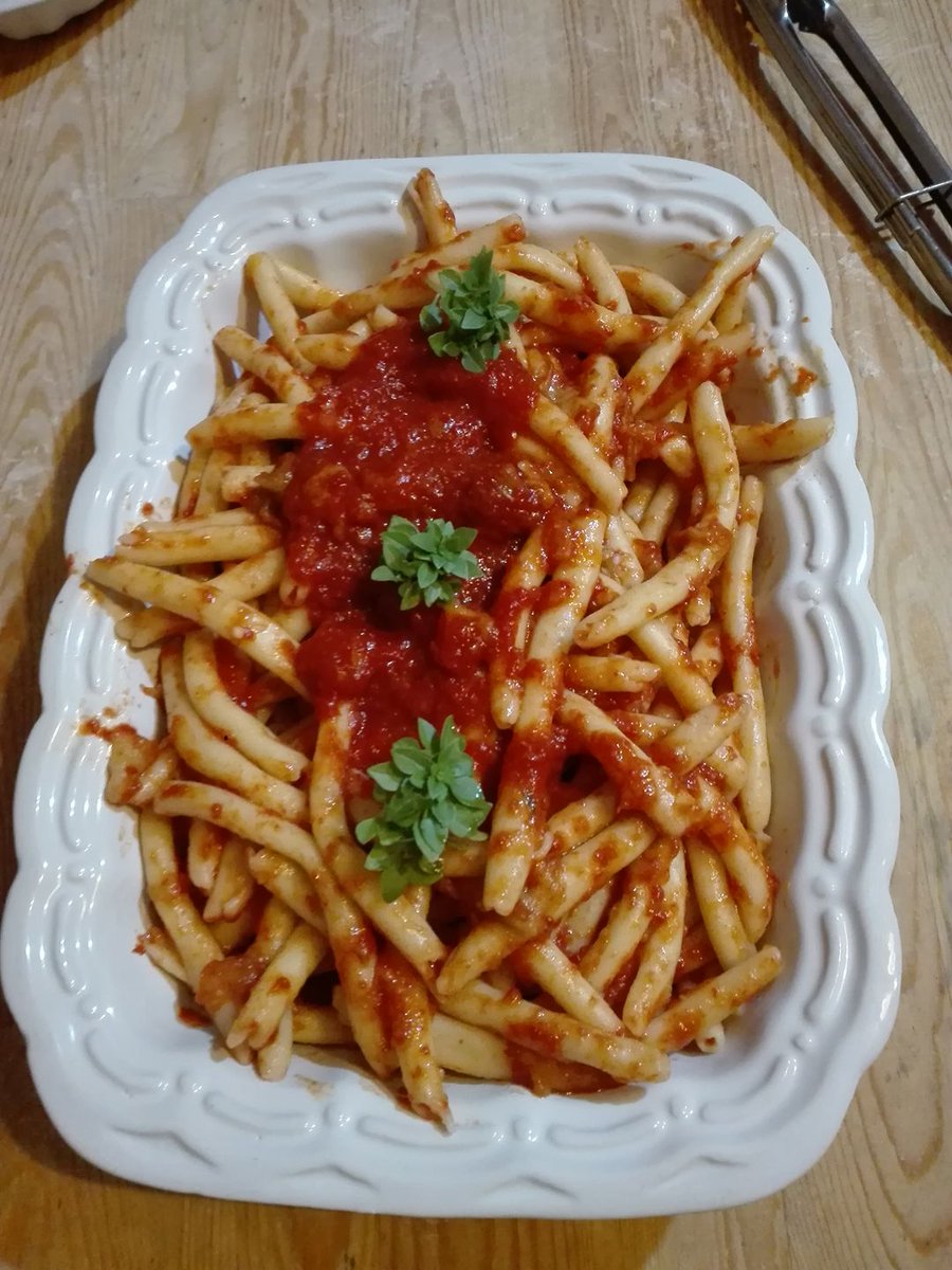 Tutte le domeniche le mamme del #borgo cucinano x gli ospiti, accogliendoli nelle proprie case. #Domenichealborgo #MottaCamastra #Messina