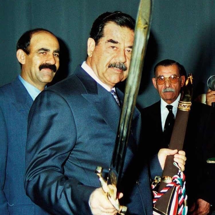 يعرفوني جيداً بل وأكثر من أنفسهم
يعرفوني آني ومن اكون ويهابون هذه النظرة التي تقتلهم خوفاً