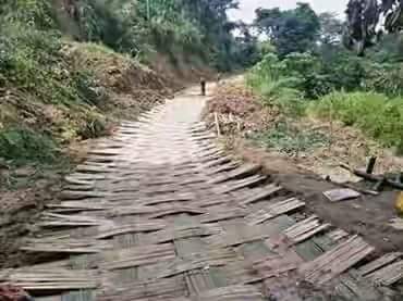 temsutulaimsong's tweet photo. Got this pic on Whatsapp about this Bamboo Road that people of Yajang village in Mokokchung made #IncredibleIndia https://t.co/Av4nI79oFL