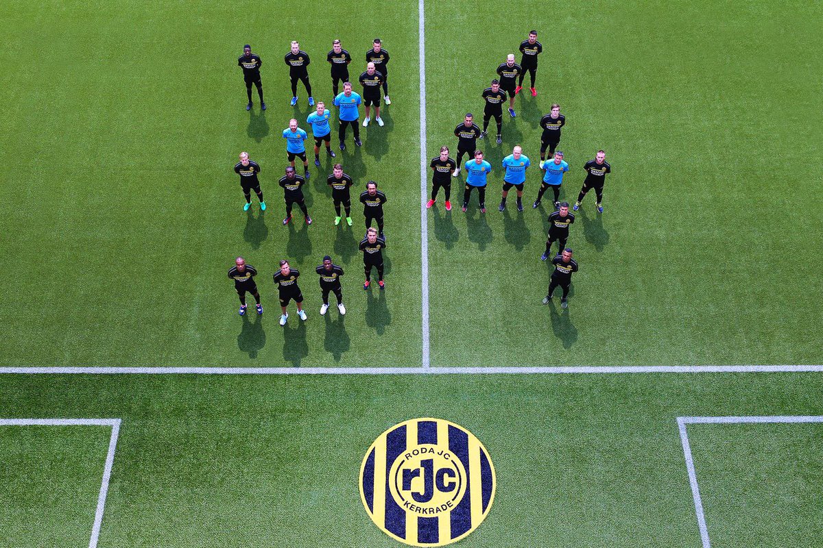 RodaJCKerkrade's tweet photo. Stay strong Appie! #34 💛 @AFCAjax https://t.co/Tzs0hIYi9n